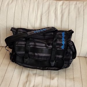 Dakine Laptop Messenger Cross Body Bag